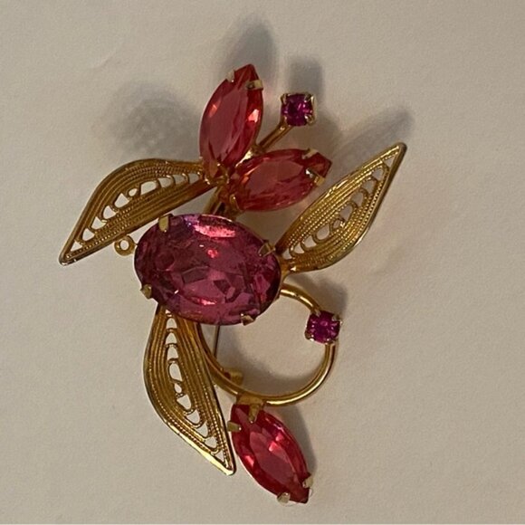 VINTAGE BROOCH PIN GOLD TONE FILIGREE PINK FACETED STONES GLASS FLOWER - Picture 5 of 9